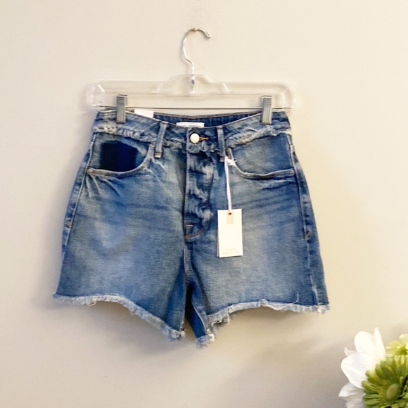 NWT $119 Good American Bombshell Flat Tummy Raw Distressed Denim Shorts women’s - Picture 3 of 9